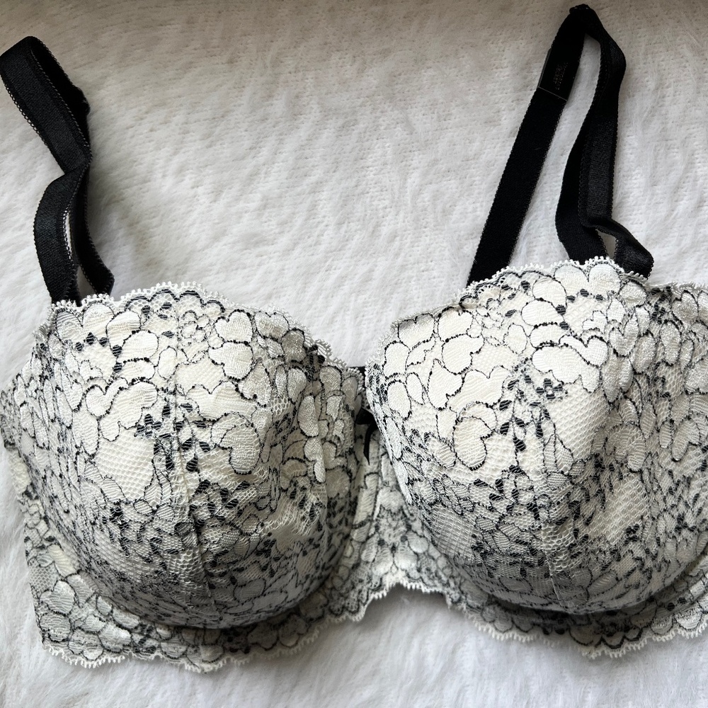 Victoria's Secret Bra - Size 36DD